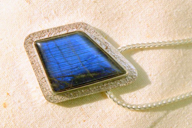 Image 17 of 61  -  68 kB