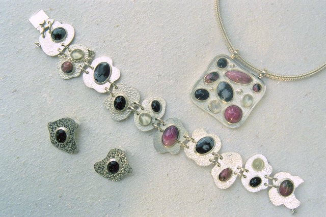 Image 33 of 61  -  62 kB